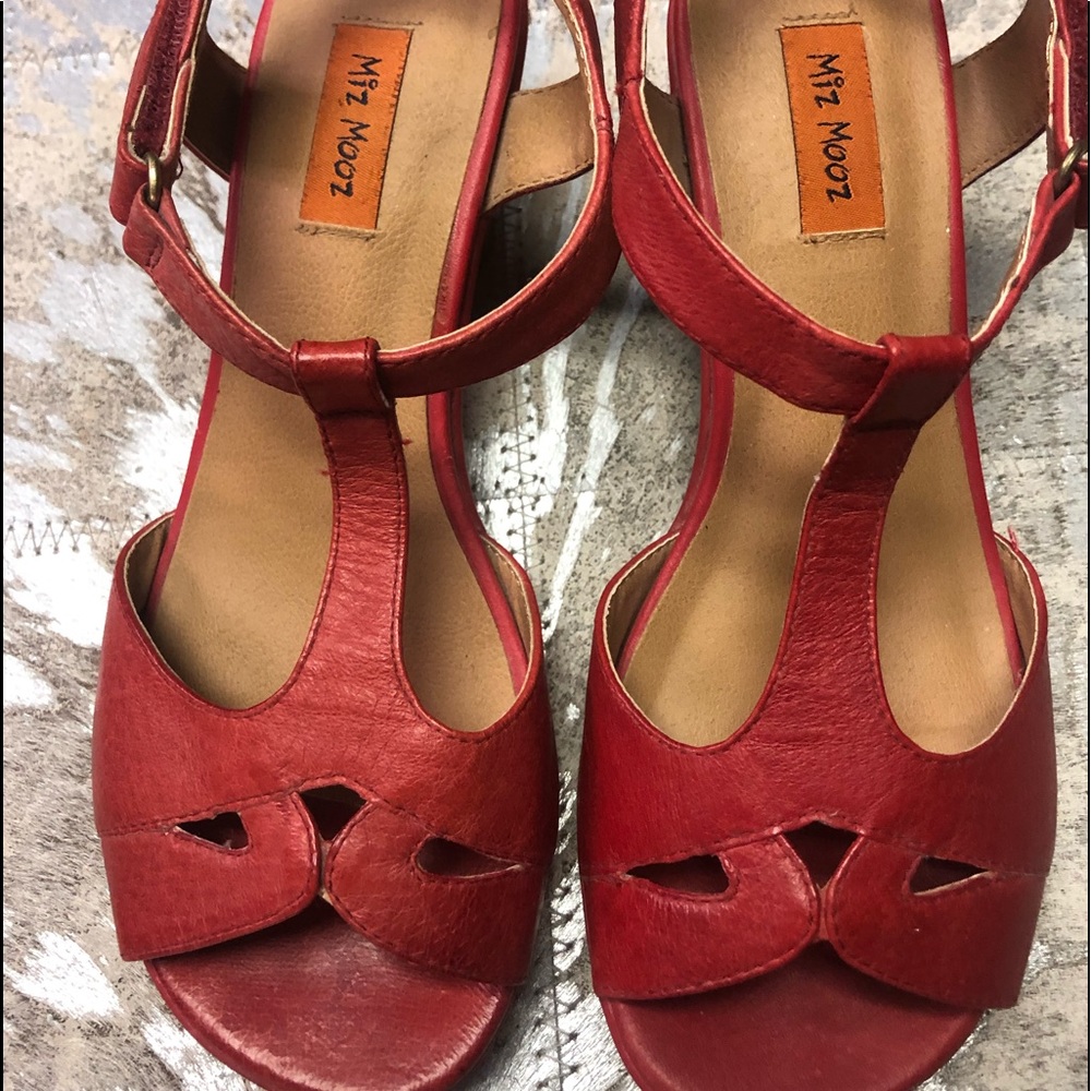 Miz Mooz size 6 sandal